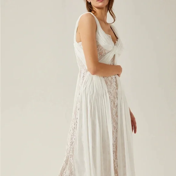 Elegant White Bridal Lace Dress - Picture 6 of 10